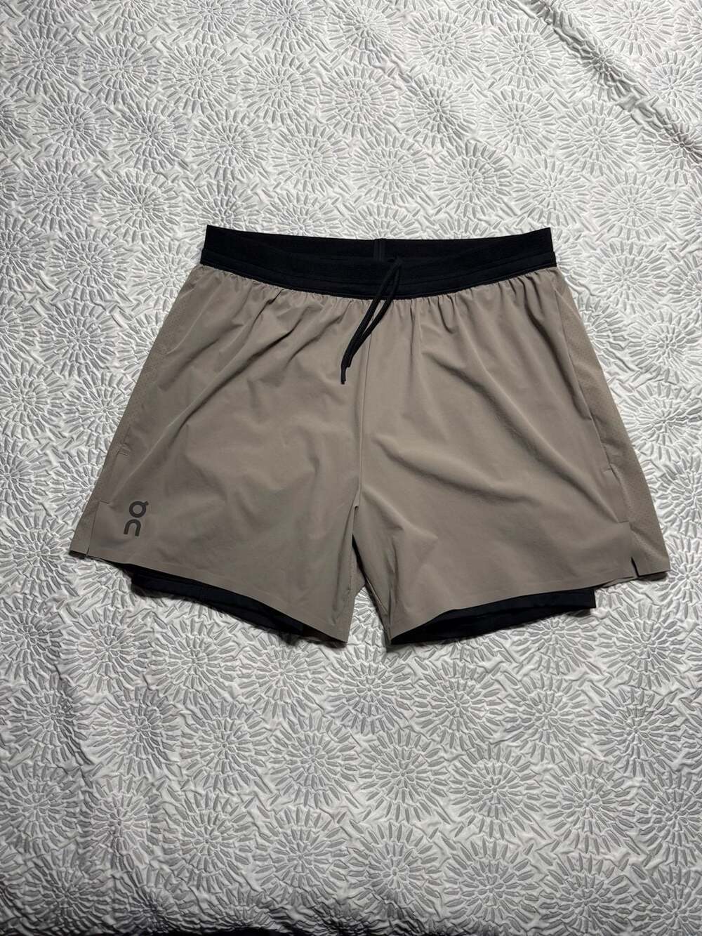 On Men's 5" Performance 2/1 Shorts Cinder / Black Medium
